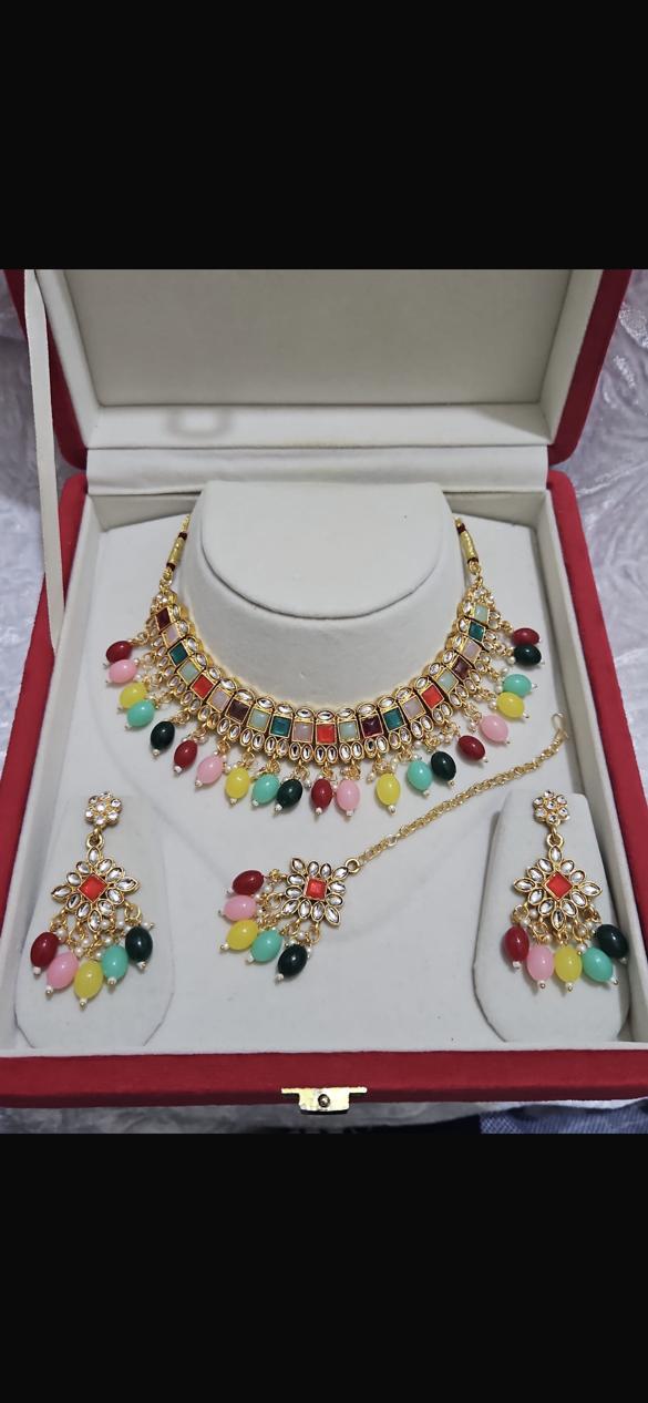 KUNDAN SETS WITH TIKKA AND EARRING