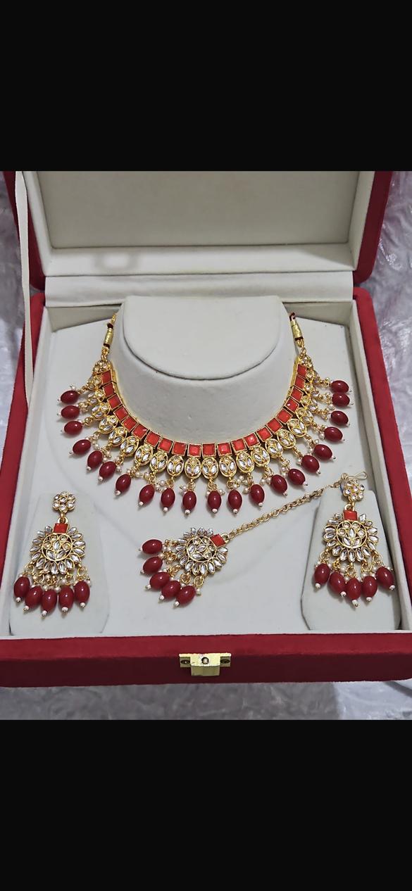 KUNDAN SETS WITH TIKKA AND EARRING