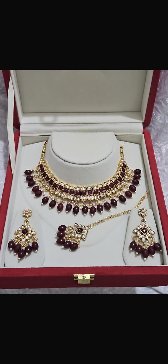 KUNDAN SETS WITH TIKKA AND EARRING