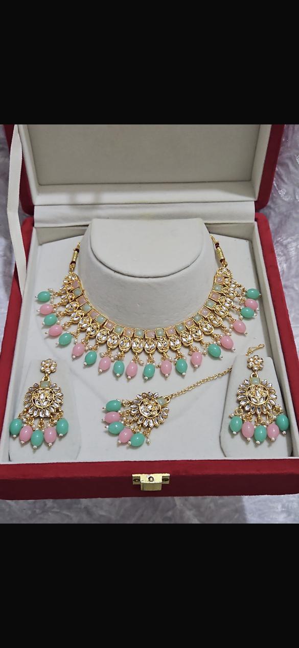 KUNDAN SETS WITH TIKKA AND EARRING