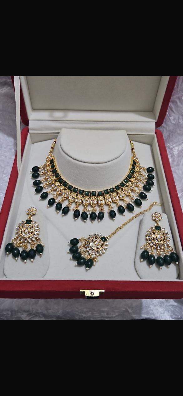 KUNDAN SETS WITH TIKKA AND EARRING