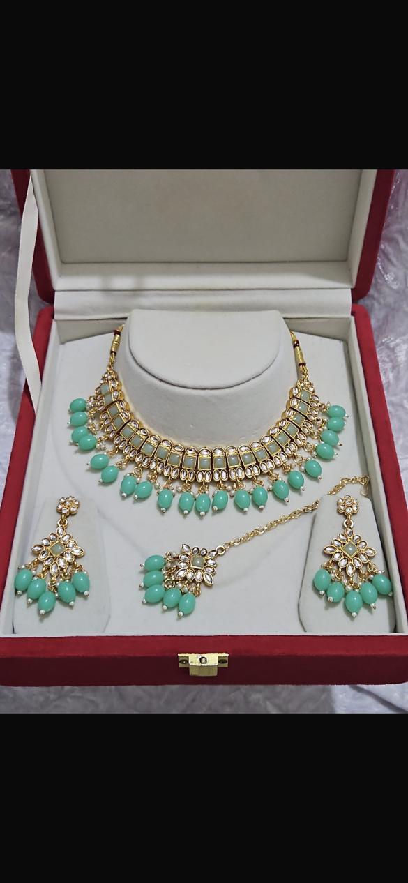 KUNDAN SETS WITH TIKKA AND EARRING