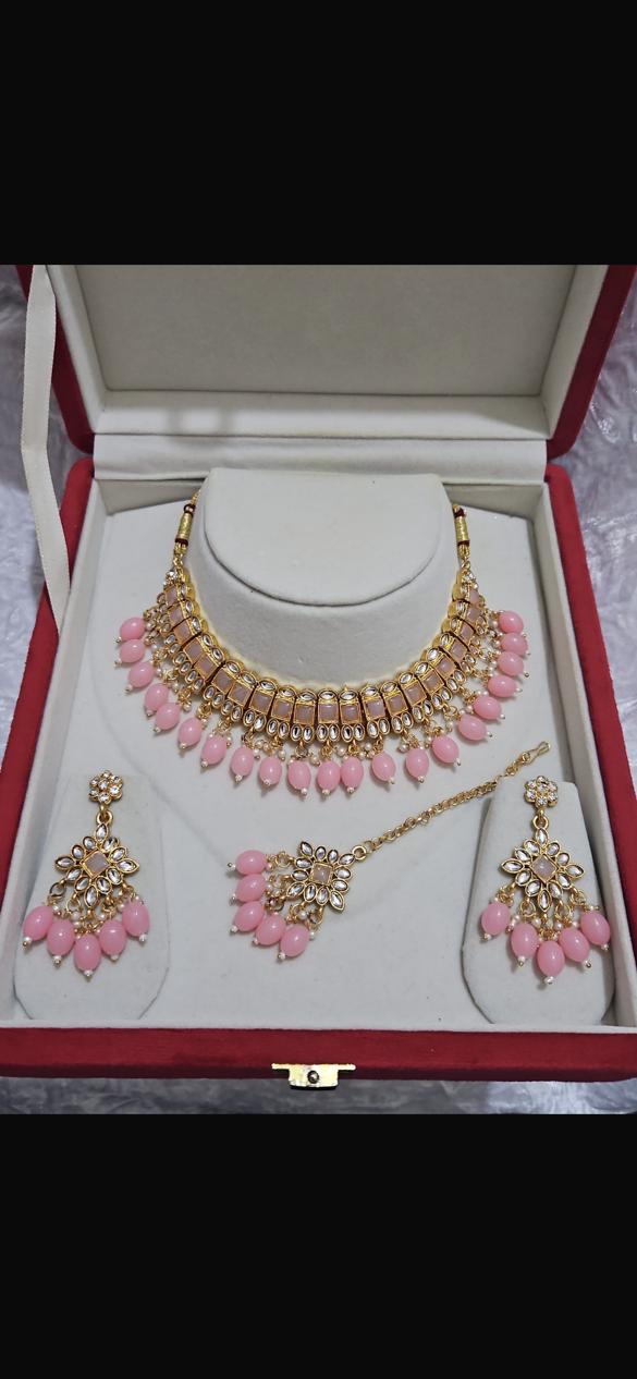 KUNDAN SETS WITH TIKKA AND EARRING